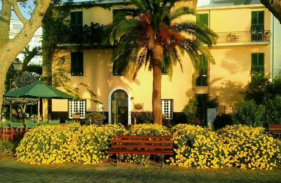 Hotel Beau Rivage Alassio Esterno foto