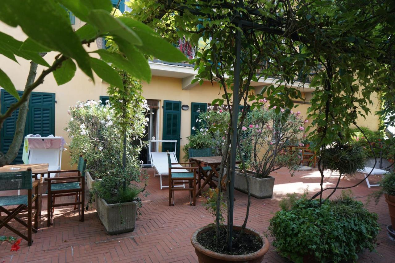 Hotel Beau Rivage Alassio Esterno foto