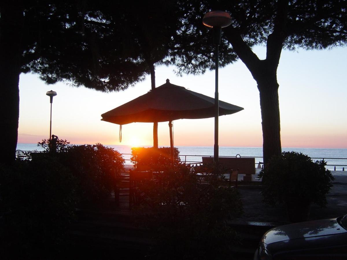 Hotel Beau Rivage Alassio Esterno foto