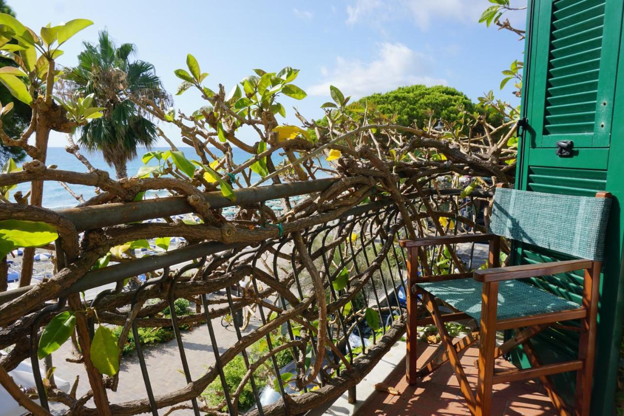 Hotel Beau Rivage Alassio Esterno foto