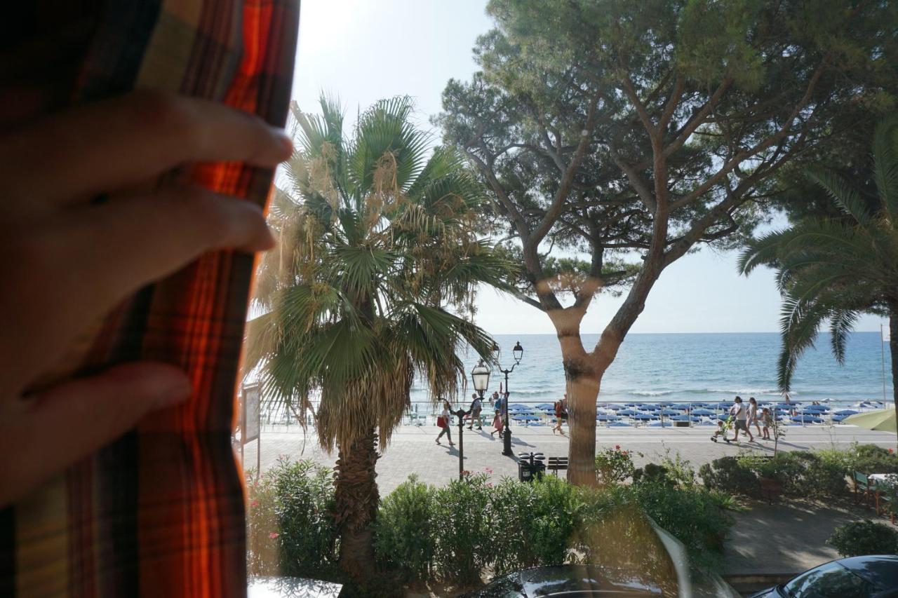 Hotel Beau Rivage Alassio Esterno foto