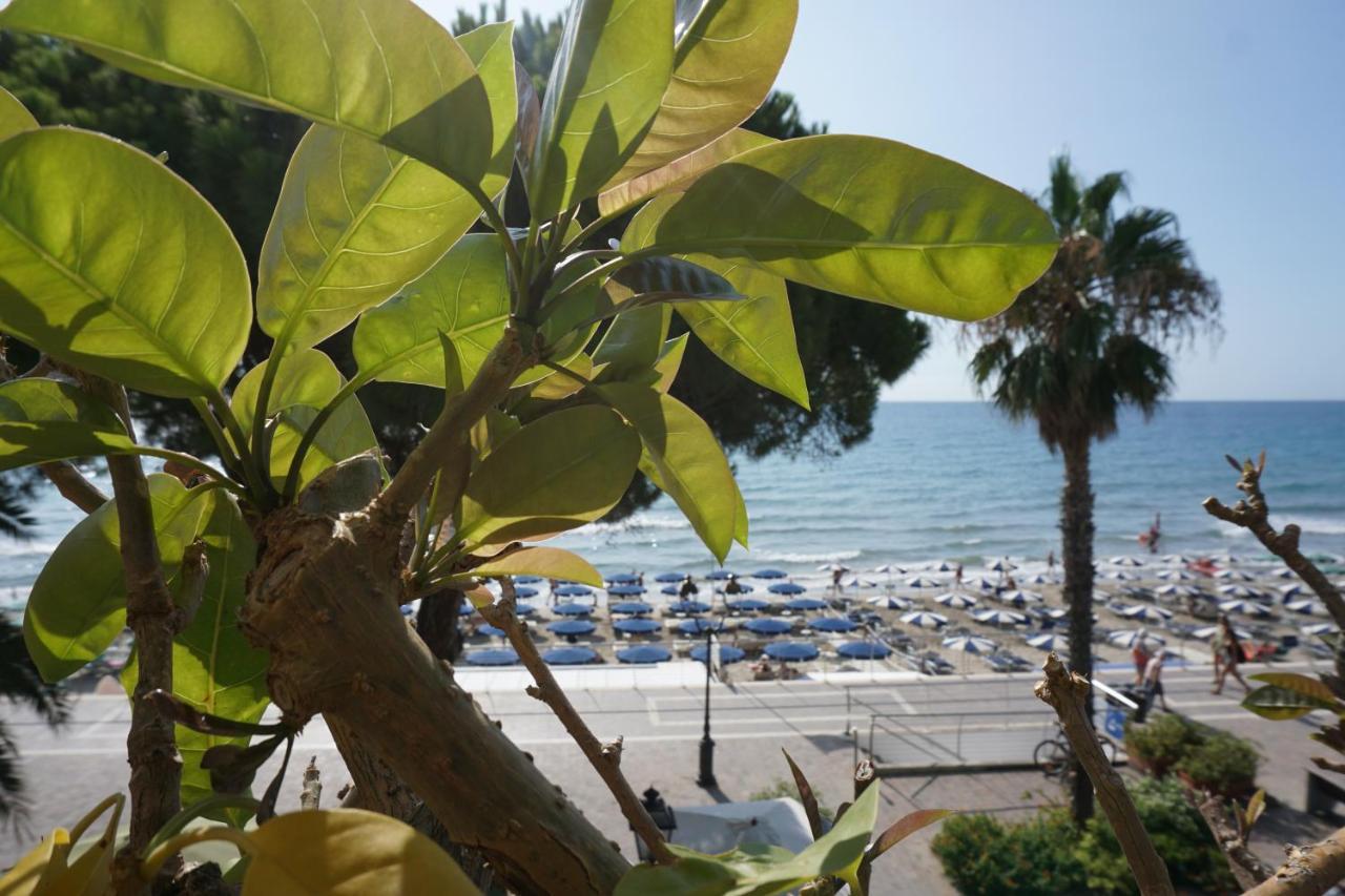 Hotel Beau Rivage Alassio Esterno foto