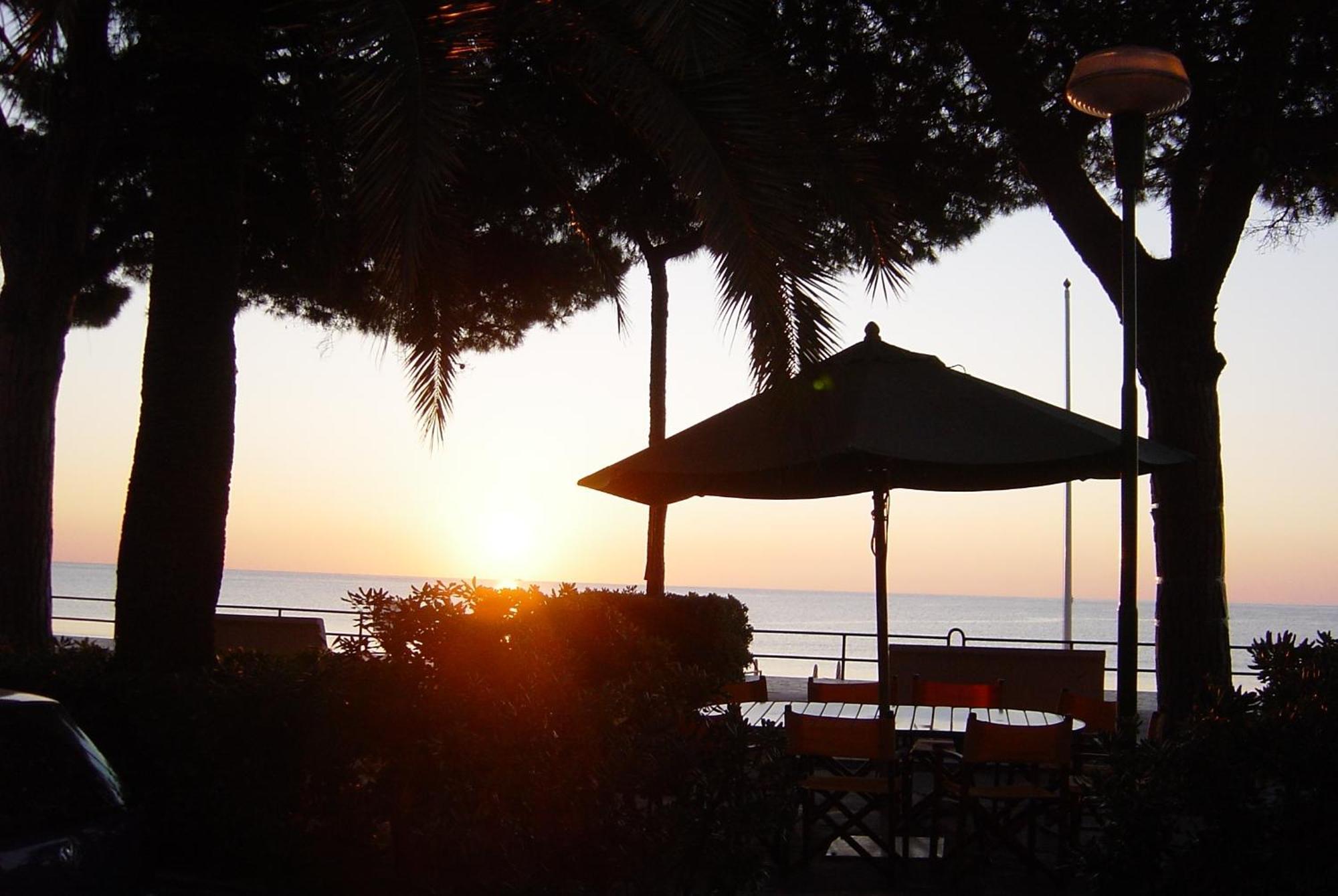 Hotel Beau Rivage Alassio Esterno foto