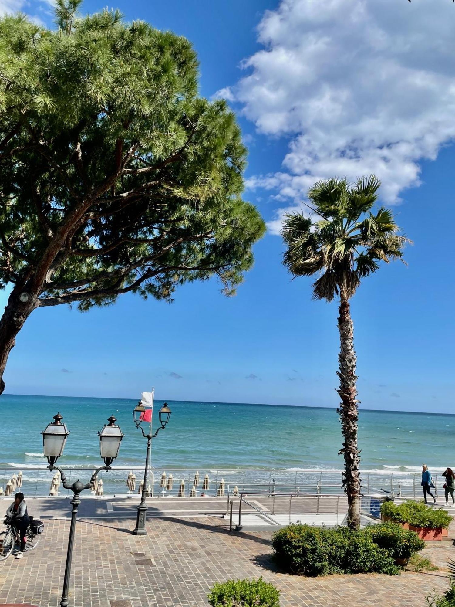 Hotel Beau Rivage Alassio Esterno foto