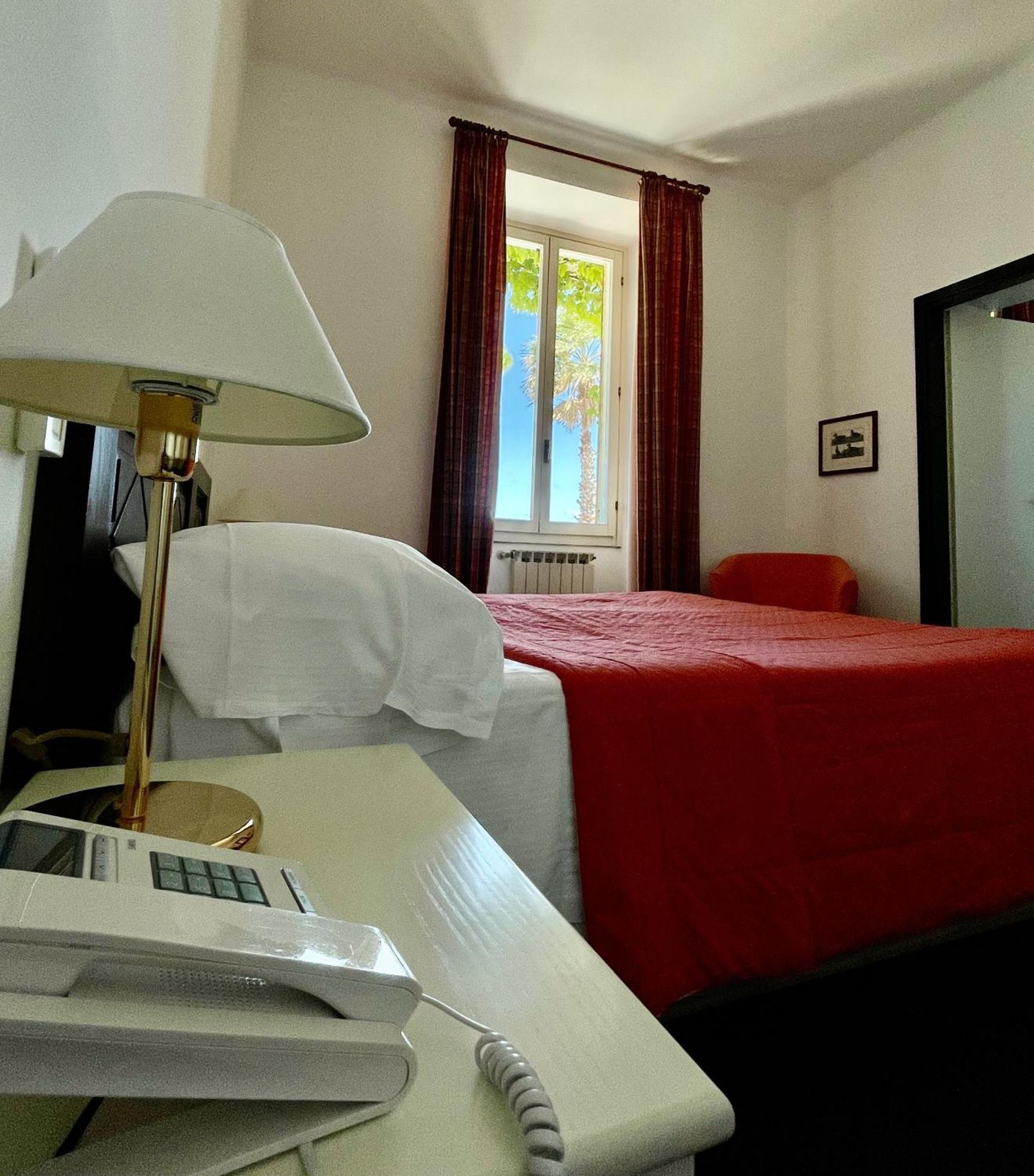 Hotel Beau Rivage Alassio Esterno foto