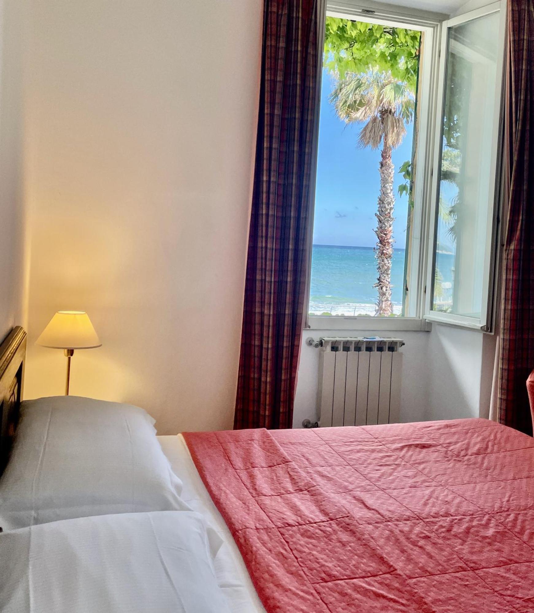 Hotel Beau Rivage Alassio Esterno foto