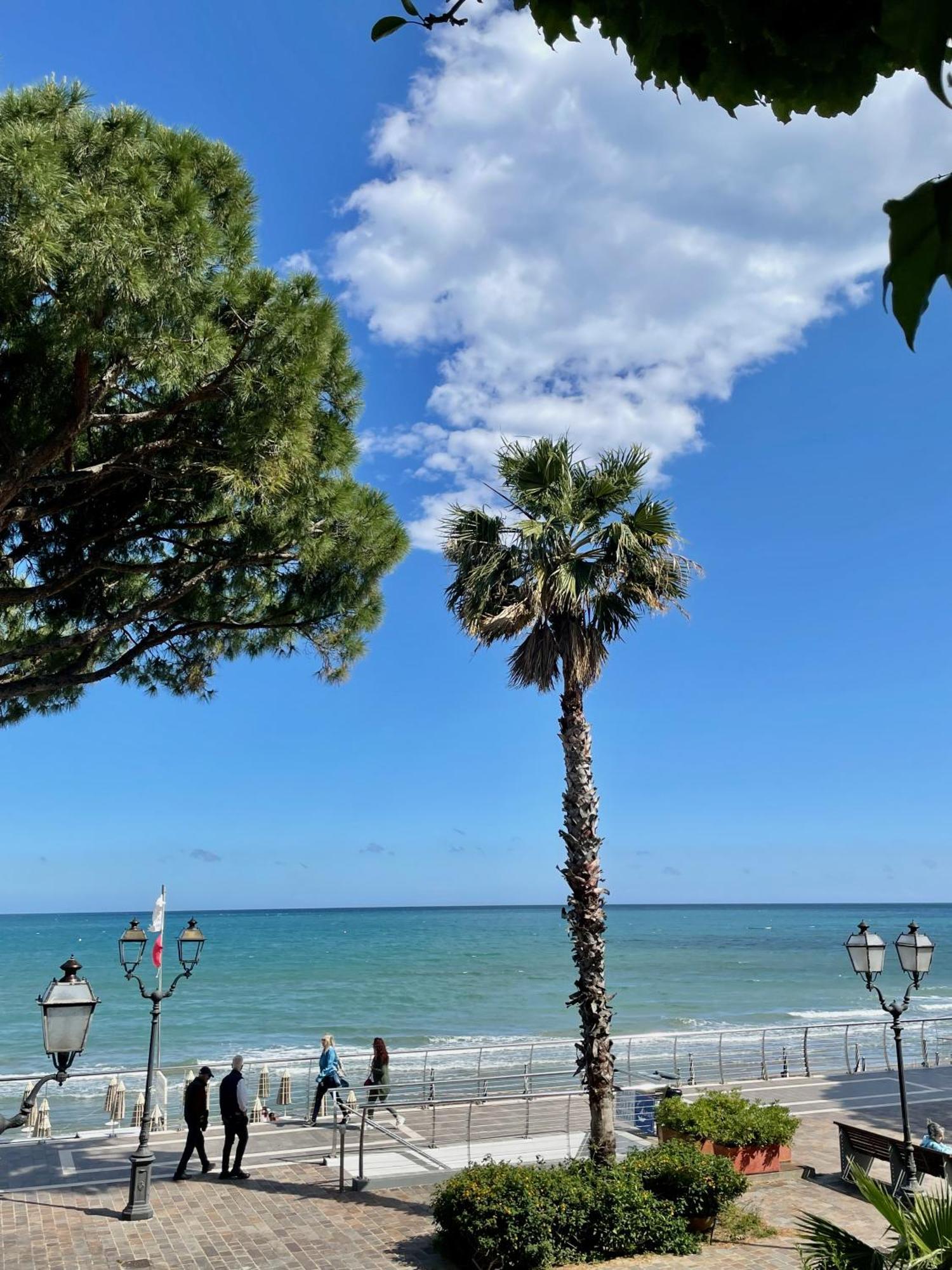 Hotel Beau Rivage Alassio Esterno foto