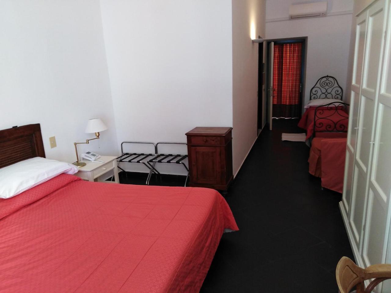 Hotel Beau Rivage Alassio Esterno foto